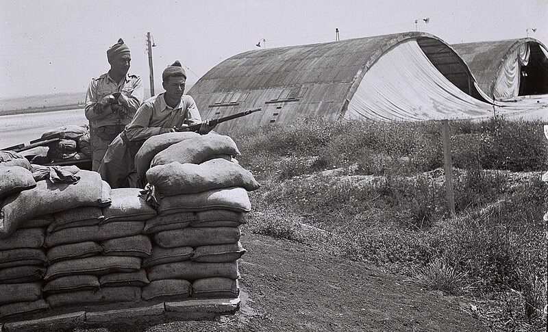 חברי ההגנה שומרים על מחנה סירקין במלחמת יום העצמאות